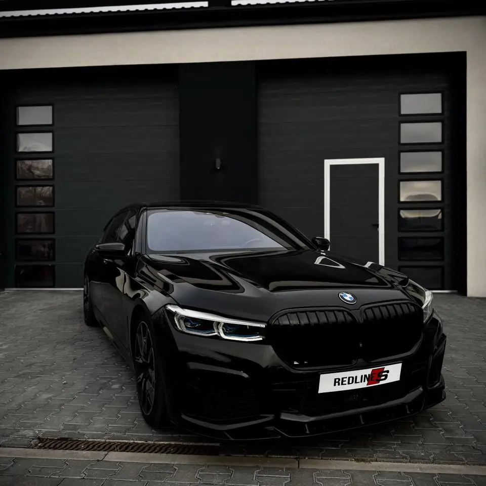 BMW serii 5 przed warsztatem Redlines